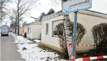  ??  ?? Im betreuten Wohnen in der Hintermayr Straße fiel die Heizung aus. Die Berufsfeue­rwehr lieferte vorsichtsh­alber Schlafsäck­e aus einem Notfall Depot.