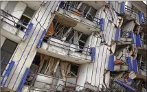  ?? FELIX MARQUEZ / ASSOCIATED PRESS ?? A powerful magnitude 8.2 earthquake in the Pacific Ocean off Mexico late Thursday caused the partial collapse of this hotel in Matias Romero, Oaxaca state.