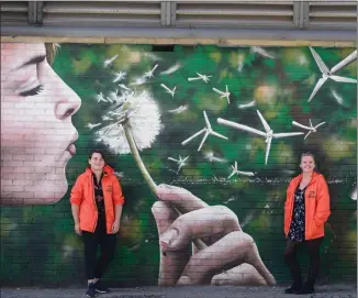  ?? ?? Tour guides Liv Barber, left, and Jenny Benson beside a mural in Mitchell Street, Glasgow