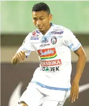  ?? ANGGER BONDAN/JAWA POS ?? MONCER: Rivaldi Bawuo andalan Arema FC.