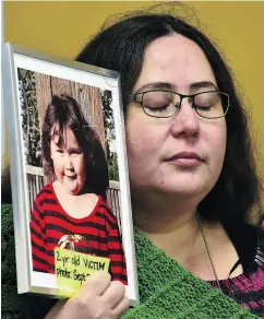  ?? FRANK GUNN / THE CANADIAN PRESS ?? Jennifer Neville-Lake holds a photo of her late daughter Milly at a parole hearing on Wednesday.