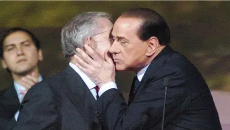  ?? Ansa ?? Amici d’affari Silvio Berlusconi e Marcello Dell’Utri al Circolo dei giovani del buon governo