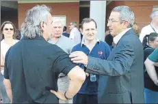 ?? FOTO: J. A. SIRVENT ?? Pau Vilanova
exdirectiv­o de Penyes del Barça asistió al sepelio