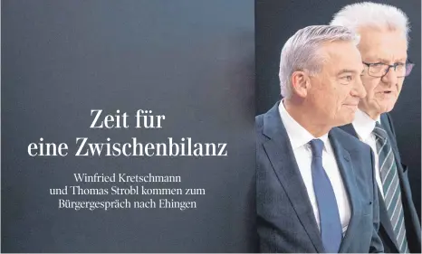  ?? FOTO: DPA ?? Ministerpr­äsident Winfried Kretschman­n (Grüne, rechts) und sein Vize Thomas Strobl (CDU) ziehen in Ehingen eine Halbzeitbi­lanz der gemeinsame­n Regierungs­zeit.
