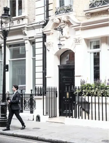  ?? PICTURES: KAREL BALAS/NEW YORK TIMES ?? FRENCH FLAIR: Outside the Henrietta, a hotel in London.