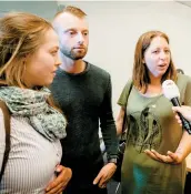  ??  ?? Parents et enfants se sont réjouis hier de la décision du tribunal de Rotterdam de prélever de L’ADN de l’accusé.