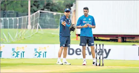  ?? BCCI ?? India off-spinner Ravichandr­an Ashwin (R) in conversati­on with coach Rahul Dravid during their nets session in Centurion on Sunday.