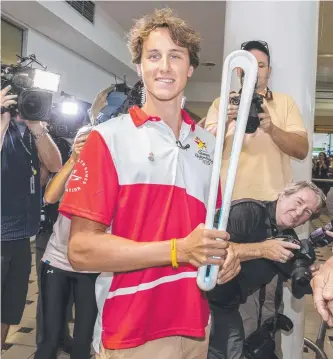  ?? Picture: GLENN HUNT ?? Commonweal­th Games Ambassador and swimmer Cameron McEvoy arrives with the Queen's Baton at Brisbane Airport on Sunday.
