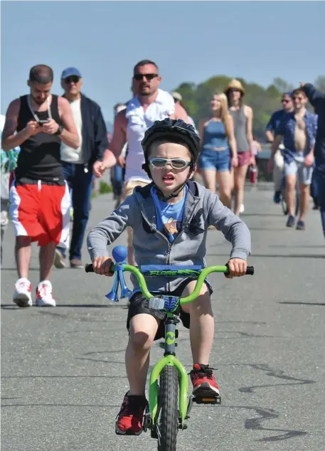  ?? CHRIS CHRISTO / HERALD STAFF ?? GREAT DAY FOR A RIDE: People enjoy the sunny weather on the Head Island Causeway at Pleasure Bay Saturday in Boston.