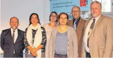  ?? FOTO: ZFP ?? Freuten sich über den Wissensaus­tausch zum Thema Epilepsie (von links): Simon Blümcke, Angela Giray, Mirijam Geiger-Riess, Susanne Mulert, Friedrich Behne und Hartmut Baier.