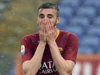  ??  ?? Fondamenta­le Bryan Cristante, 24 anni. Prima dell’infortunio contro la Samp era stato presente in 10 partite stagionali della Roma su 10