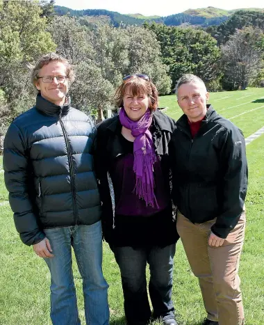  ?? ELEANOR WENMAN/STUFF ?? The Knight siblings – from left Chris Knight, Lynda Knight-de Blois and Libby Schumacher-Knight – in Karori Cemetery, where their grandfathe­r, Joseph James Knight, is buried.