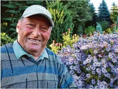  ?? Foto: Claudia Stegmann ?? In seinem Garten blüht Johann Unger auf. Vor über 25 Jahren hat er ihn angelegt und seitdem immer weiter ausgebaut.