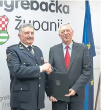  ??  ?? Predsjedni­k Vatrogasne zajednice Zagrebačke županije Stjepan Ptiček i župan Stjepan Kožić