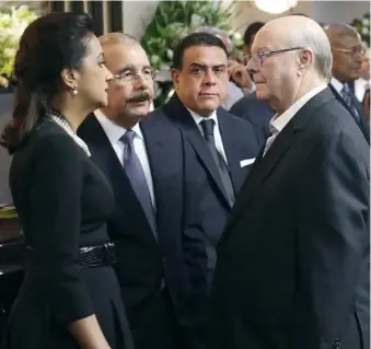  ?? FUENTE EXTERNA ?? ↑ El presidente Medina, la primera dama, Cándida Montilla, e Hipólito Mejía.