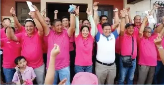  ??  ?? Zamboanga City Mayor Beng Climaco with her official slate for the May 2019 midterm polls. (Photo courtesy of Beng Climaco FB Page.)