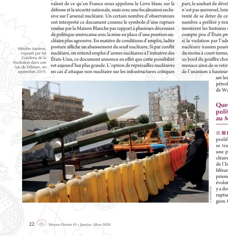  ??  ?? Missiles iraniens, exposés par les Gardiens de la révolution dans une rue de Téhéran, en septembre 2019.