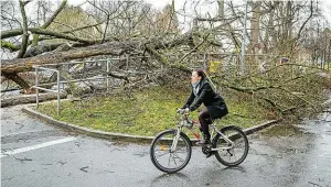  ?? FOTO MAFRA - MICHAL ŠULA, PETR LUNKDÁK A SDH ??