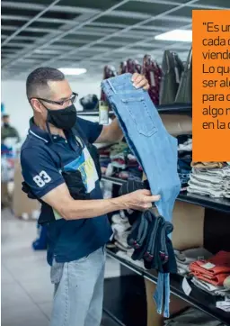  ?? CORDERO ?? Jorge Cáceres usa sus paseos a la tienda outlet como una terapia para liberarse del estrés.JOSE