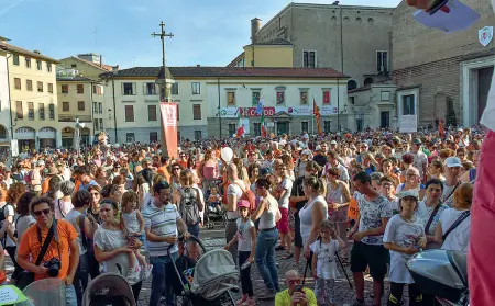  ?? In protesta ?? La manifestaz­ione dei no vax in piazza del Duomo, a Padova. Erano tremila (Bergamasch­i)