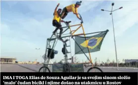  ??  ?? IMA I TOGA Elias de Souza Aguilar je sa svojim sinom složio ‘malo’ čudan bicikl i njime došao na utakmicu u Rostov
