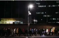  ?? SHANNON STAPLETON / REUTERS ?? Immigrants wait in line outside the Federal Plaza Immigratio­n Court in New York City, on Nov 2.