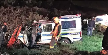  ?? Picture: ER24 ?? CIRCUMSTAN­CES UNCLEAR: Two police vans were involved in a collision on the R27 near Melkbosstr­and.