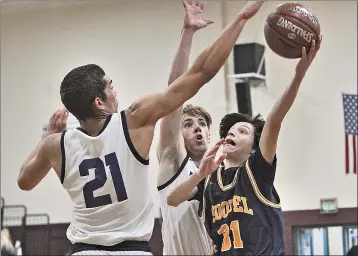  ?? PHOTOS BY LUCJAN SZEWCZYK — SANTA CRUZ SENTINEL ?? Soquel High's Ryan Roby shoots while defended by Aptos' Tosh Woods, left, and Trevor Brady during the SCCAL Tournament semifinals at Scotts Valley High on Thursday.