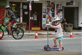  ?? Yi-Chin Lee / Houston Chronicle ?? Annie Clayton, 1, rides her scooter along 19th Street on Sunday.