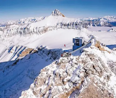  ?? FOTO: GSTAAD 3000 AG ?? Ausblick auf die Bergstatio­n von Scex Rouge: Von dort führt die neue Piste Red Run am Fuß des Oldenhorns vorbei.