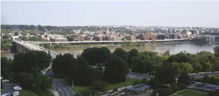  ?? HELEN SERRAS-HERMAN ?? The stunning view of Washington DC, from the group’s meeting place at Key Bridge, in Arlington, Virginia.