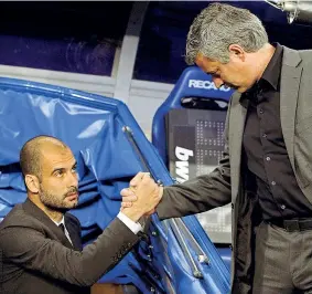  ??  ?? Rivalità Pep Guardiola e José Mourinho, il primo allenerà il City, il secondo lo United (Epa)