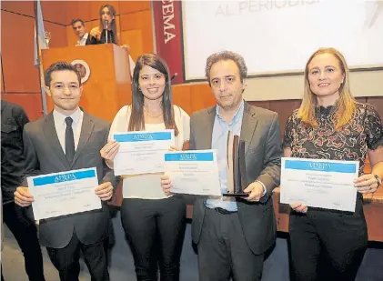  ?? ALFREDO MARTÍNEZ ?? Premios y menciones. Martín Grosz, Paula Galinsky, Ricardo Braginski y Paula Lugones, ayer.