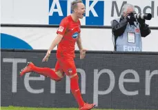  ?? FOTO: DPA ?? Heidenheim­s Arne Feick nach seinem Treffer zum 1:0.