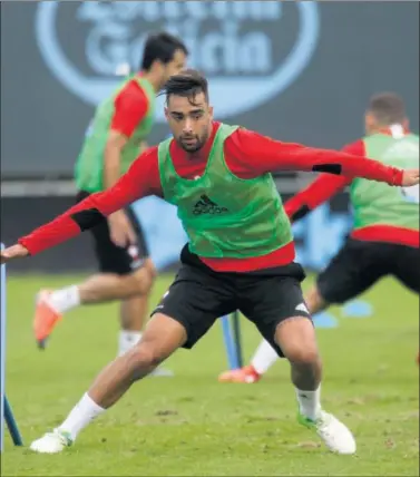  ??  ?? EL JUGADOR DE MODA. Brais Méndez atraviesa por el mejor momento de su carrera deportiva.