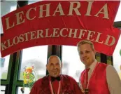  ??  ?? Bewährte Strippenzi­eher der Faschingsg­esellschaf­t Lecharia sind Hofmarscha­ll Matthias Krause (rechts) und Präsident Ali Brecheisen.