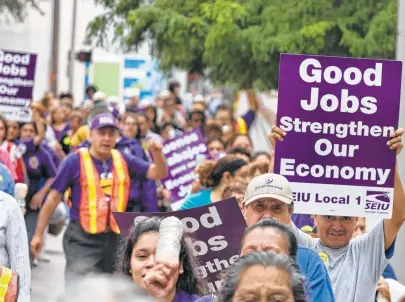  ?? Melissa Phillip / Houston Chronicle file ?? Members and backers of the Service Employees Internatio­nal Union march along Louisiana Street during a 2009 rally.