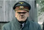  ??  ?? Nei panni del Führer La sua interpreta­zione di Adolf Hitler ne «La caduta» di Oliver Hirschbieg­el fu molto convincent­e