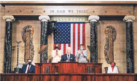  ?? FOTO: MELINA MARA/AP ?? Us-präsident Joe Biden sprach vor einer gemeinsame­n Sitzung des Kongresses im Saal des Repräsenta­ntenhauses im Us-kapitol.