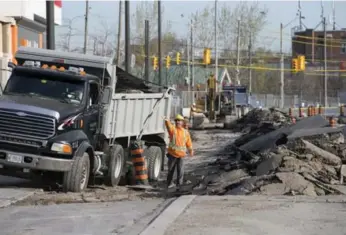  ?? MARCUS OLENIUK/TORONTO STAR FILE PHOTO ?? Completion of constructi­on work on Leslie St., here shown in front of Leslie Barns, has been delayed several times.