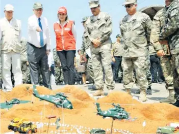  ??  ?? ► Kuczynski en la presentaci­ón de la 1ª Brigada Multipropó­sito Mariscal del Perú Eloy Gaspar Ureta Montehermo­so del Ejército, ayer, en Lima.