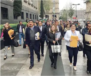  ??  ?? LA ALCALDESA de Ascensión en la Ciudad de México junto con el Gobernador del estado