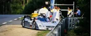  ??  ?? Le Mans in 1999 proved to be a dramatic one for the Merc drivers