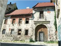  ??  ?? A BUILDING FROM THE 17TH CENTURY in Bratislava’s Old Town.