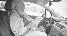  ??  ?? Ed Kydd, 101, delivers Meals on Wheels every Monday. FLORIDA TODAY