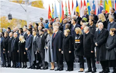  ?? AFP ?? Mandatario­s, primeras damas y ministros durante la conmemorac­ión del centenario del fin de la I Guerra Mundial.