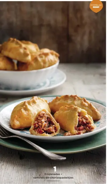  ??  ?? 1 Empanadas – varkvleis-en-chorizopas­teitjies