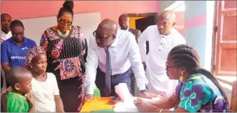  ??  ?? R-L: Chief of Staff, Chief Taiwo Akerele (2nd right); Edo State Governor, Mr. Godwin Obaseki; Special Adviser to the Governor on Basic Education and Chairman, Edo State Universal Basic Education Board (SUBEB), Dr. Joan Osa Oviawe, a parent and her child, during the governor’s visit to Ivbiyeneva Primary School in Ikpoba-Okha Local Government Area of Edo State