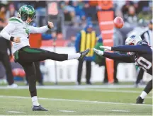  ?? AP-Yonhap ?? New England Patriots linebacker Raekwon McMillan, right, nearly blocks a punt by New York Jets punter Braden Mann, left, during the first half of an NFL football gamei in Foxborough, Mass., Sunday.