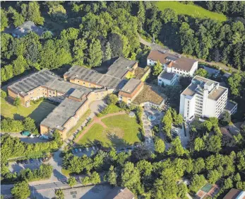  ?? FOTO: MOHN/SES ?? Noch ist kein Neubau in Sicht: Das Zentrum für Älterenmed­izin startet im Oktober im Bestandsge­bäude des Laupheimer Krankenhau­ses.